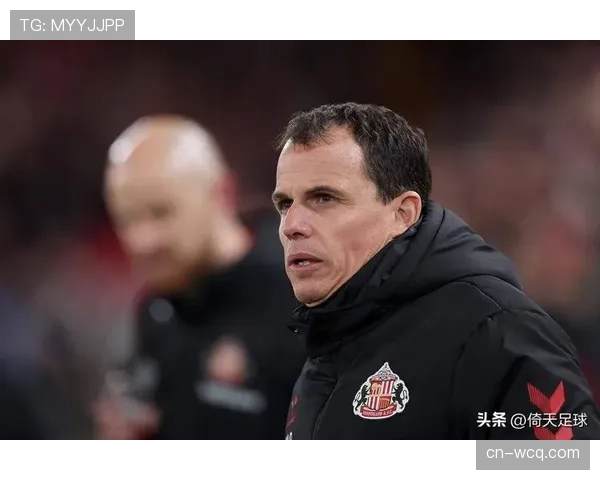 曼城多库边路突破，桑德兰密集防守应对